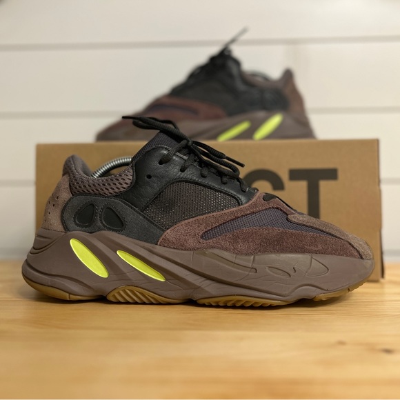 Yeezy Boost 700 V1 Mauve - Sz 10.5 - Picture 2 of 12